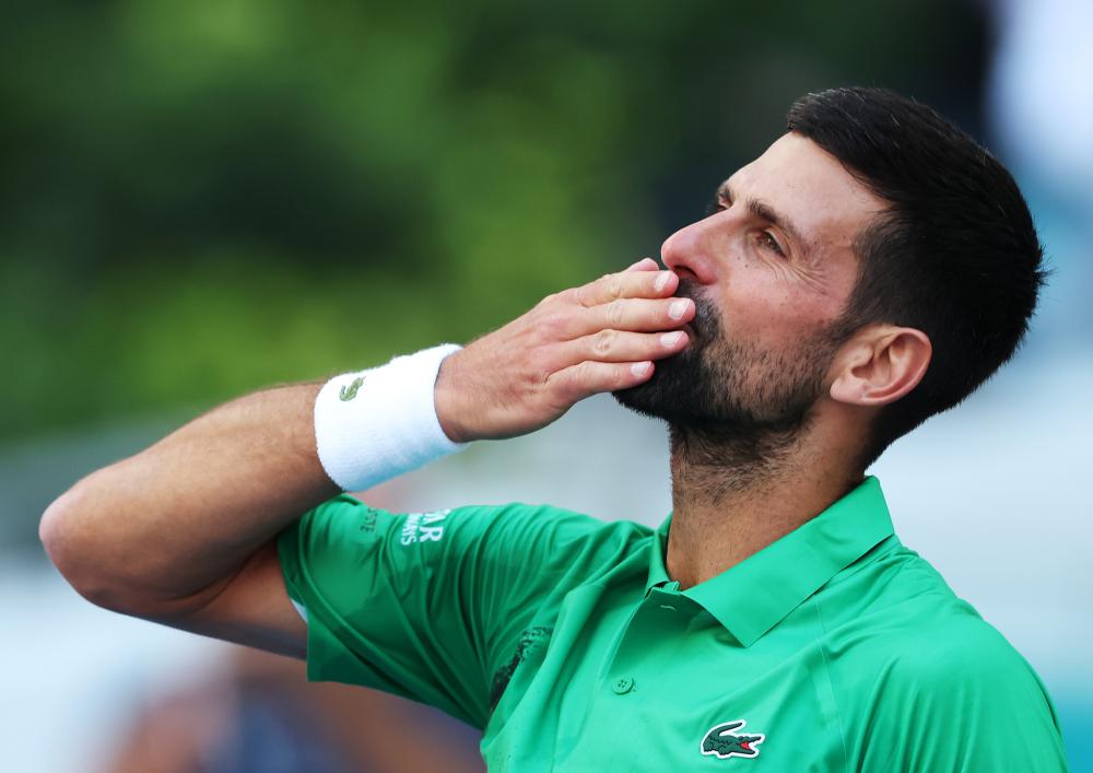 拧鼻子的举 拧鼻子的举